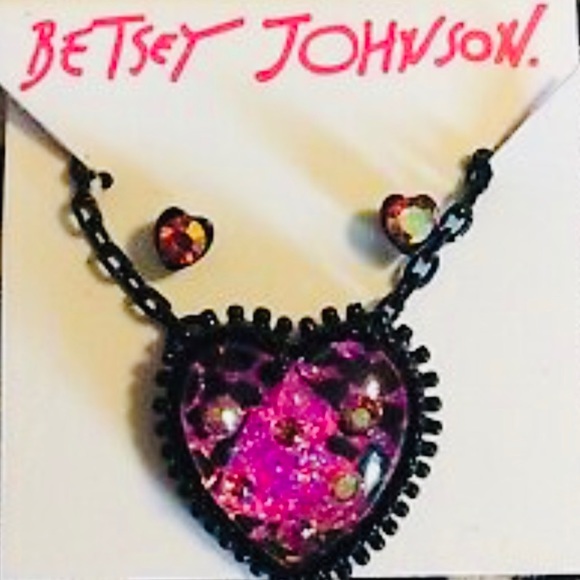 New Betsey Johnson Heart Pendant & Earrings Set - Picture 2 of 15